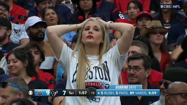 Sunday Slate: Texans give in to all bad habits, 49ers brutally silenced by Packers, Eagles slaughter Rams OL